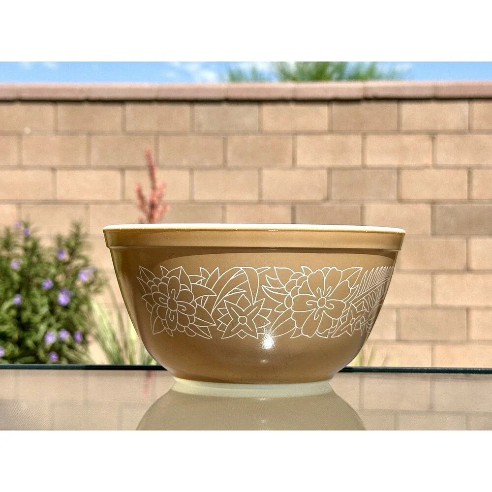 Vintage Pyrex Woodland #402 Nesting Mixing Bowl Lt. Brown/Tan 1.5 QT